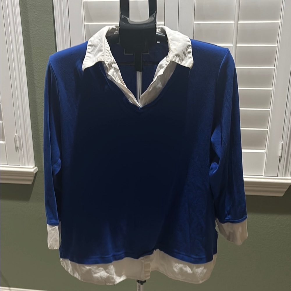 Karen Scott Blue and White 3/4 Sleeve Notched Collar Top